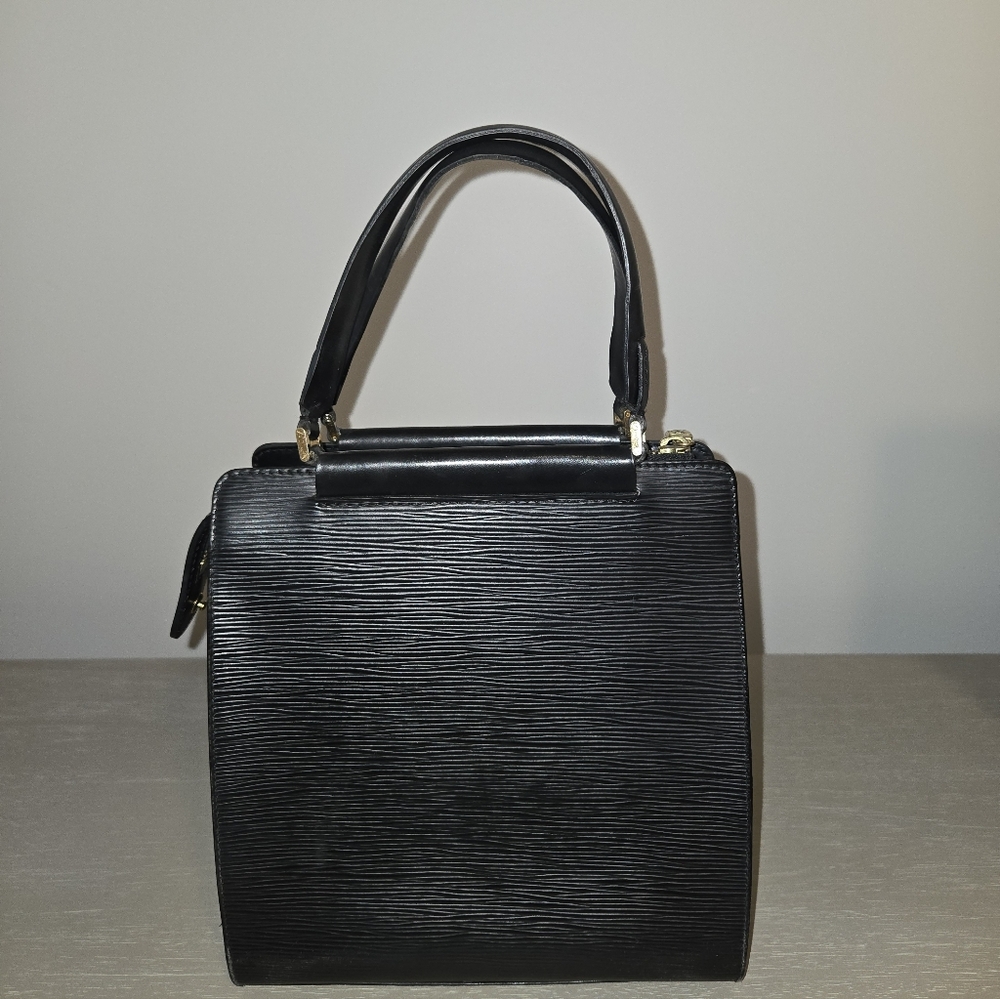 Vintage Louis Vuitton Figari, Epi Leather black handbag